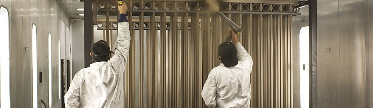 Men powder coating iron fencing